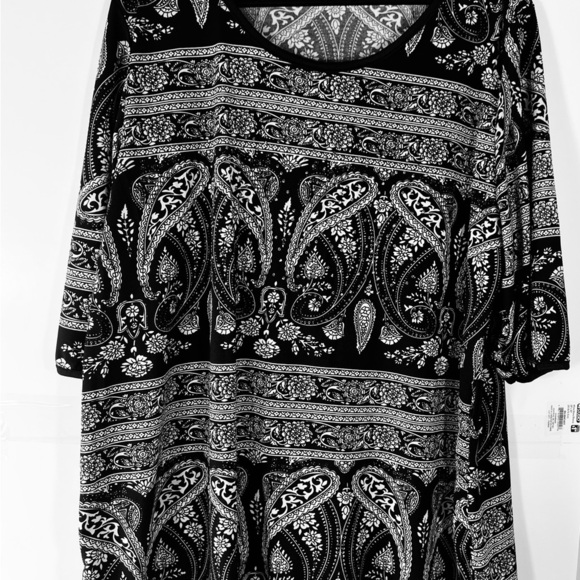 Black and White Paisley Blouse - Picture 2 of 9